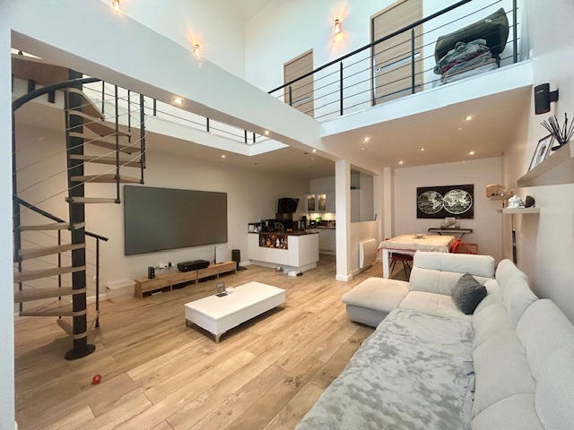 Loft - 78 m² - 4 pièces