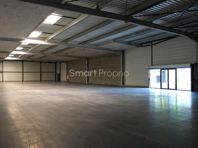 Local commercial - 1 024 m²