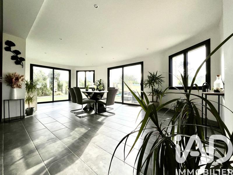 Maison - 140 m² - 5 pièces