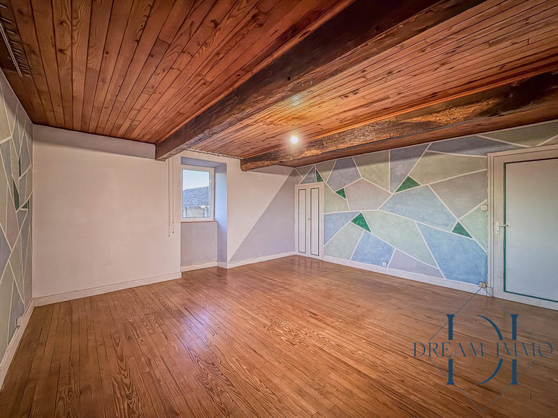 Maison - 230 m² - 7 pièces