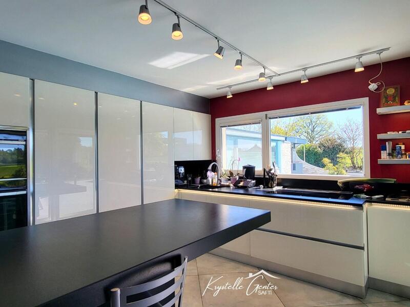 Maison - 202 m² - 7 pièces