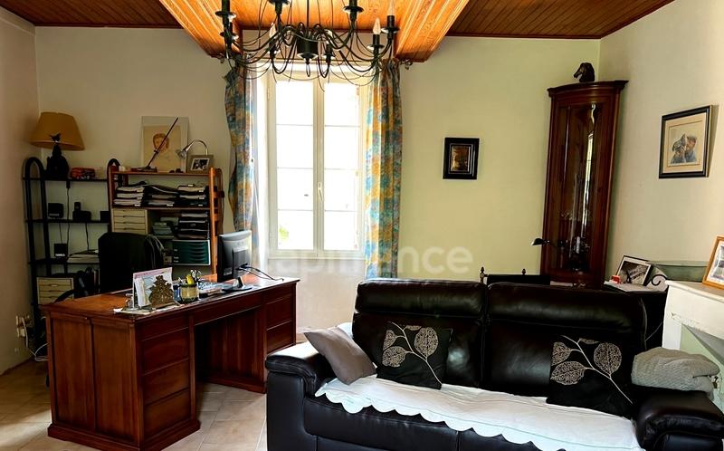 Propriété - 205 m² - 6 pièces