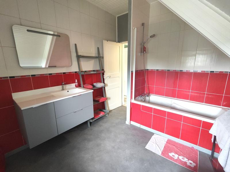 Maison - 305 m² - 9 pièces