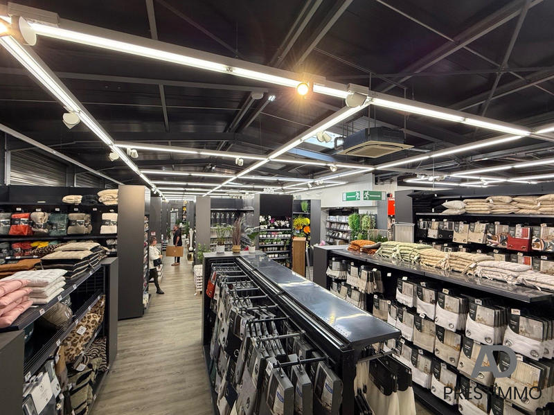 Local commercial - 344 m² - 1 pièce