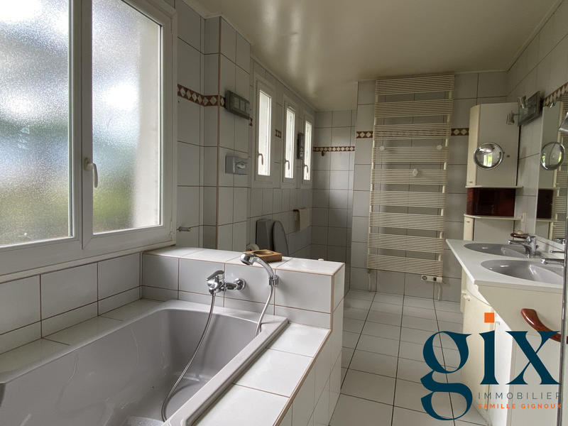 Maison - 317 m² - 11 pièces