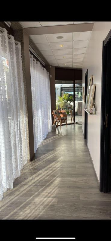 Local commercial - 45 m² - 4 pièces