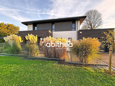 Maison - 176 m² - 8 pièces