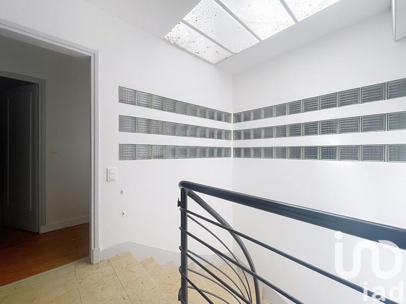 Maison - 210 m² - 7 pièces