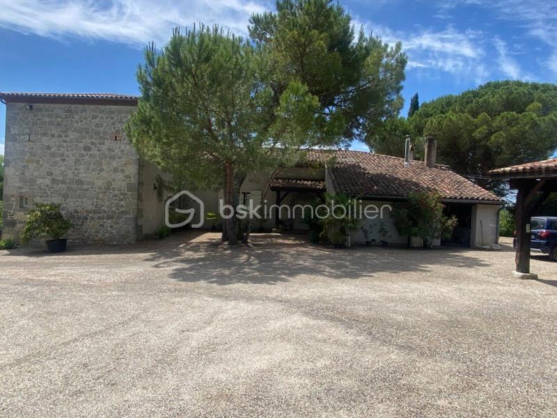 Maison en pierre - 230 m² - 7 pièces