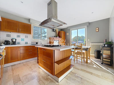 Maison traditionnelle - 188 m² - 7 pièces