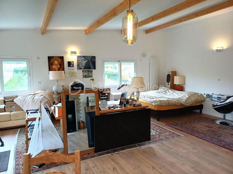 Maison - 243 m² - 8 pièces