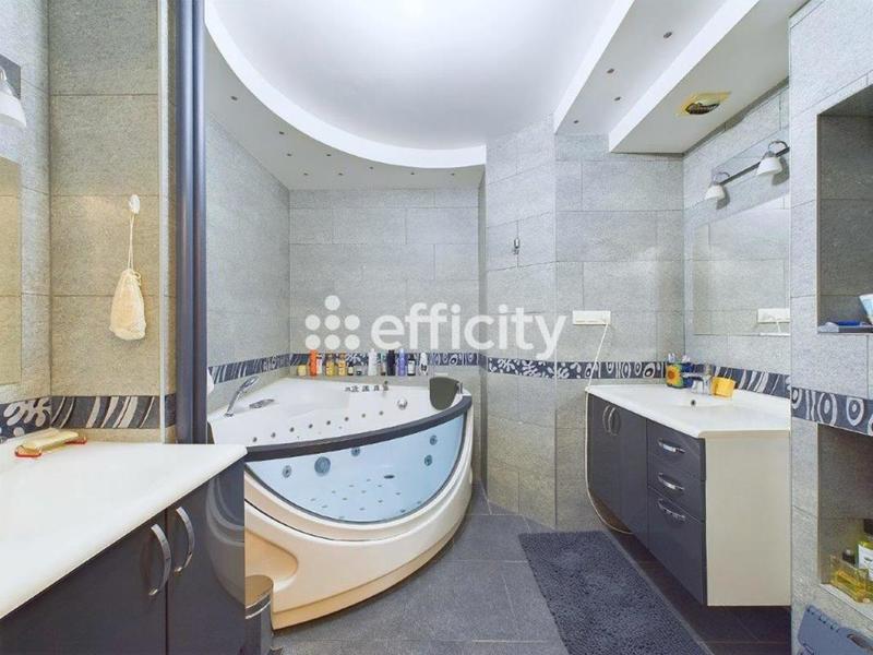 Appartement - 96 m² - 5 pièces