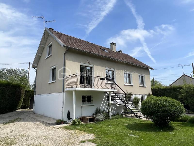 Maison - 185 m² - 8 pièces