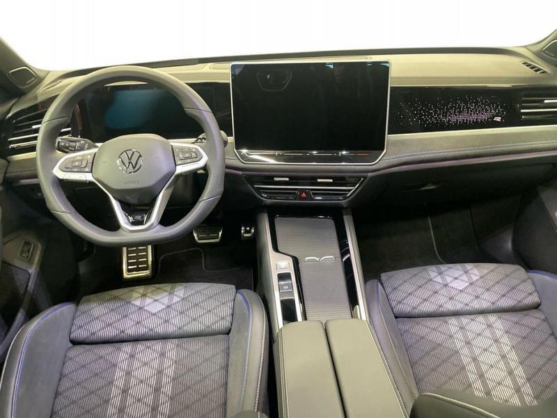 Volkswagen Passat 1.5 eTSI Opf 150 Dsg7 R-Line