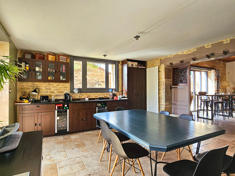 Maison - 305 m² - 8 pièces
