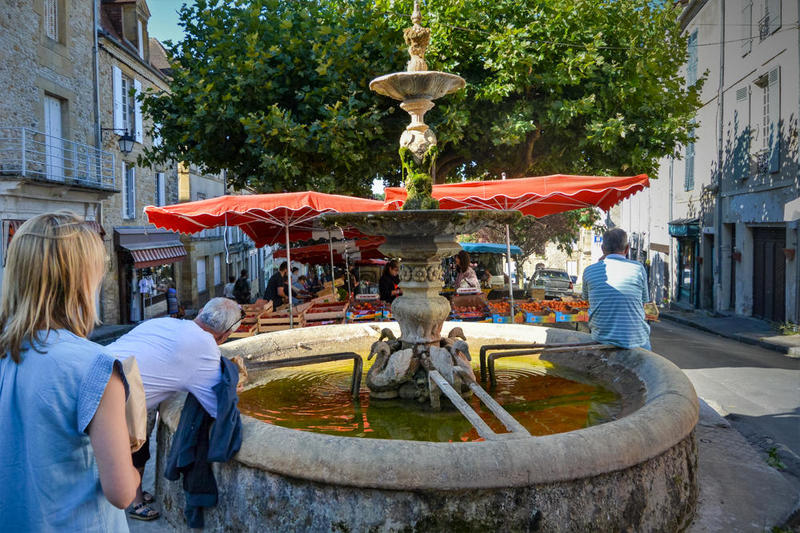 Marché traditionnel hebdomadaire