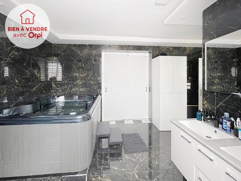 Appartement - 136 m² - 5 pièces