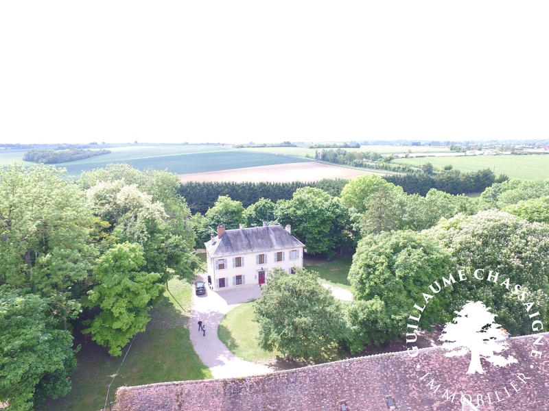 Maison traditionnelle - 220 m² - 7 pièces