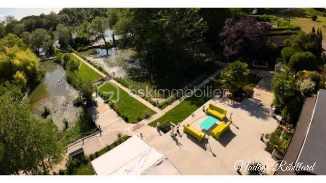 Propriété - 200 m² - 9 pièces