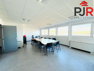 Bureau - 597 m²