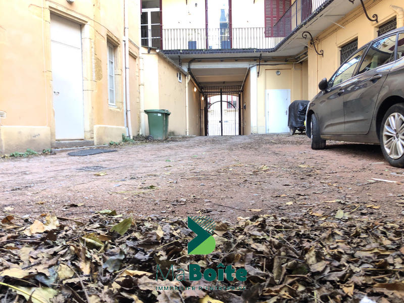 Local d'activités - 180 m² - 1 pièce