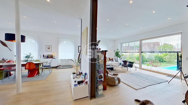 Maison - 308 m² - 8 pièces