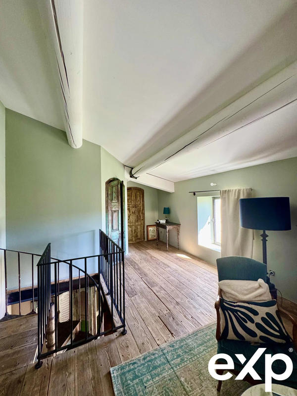 Maison traditionnelle - 252 m² - 7 pièces