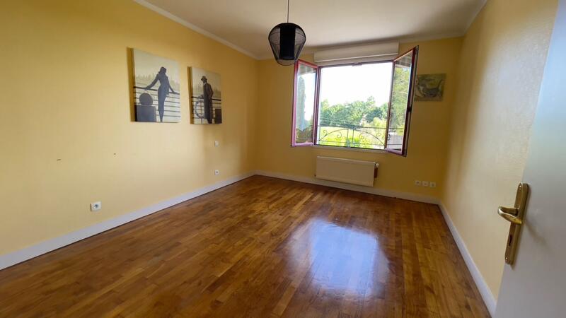 Maison - 180 m² - 7 pièces