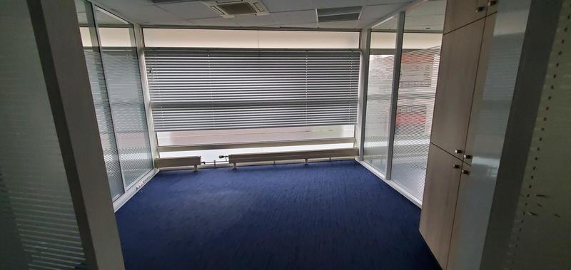 Local commercial - 161 m² - 5 pièces