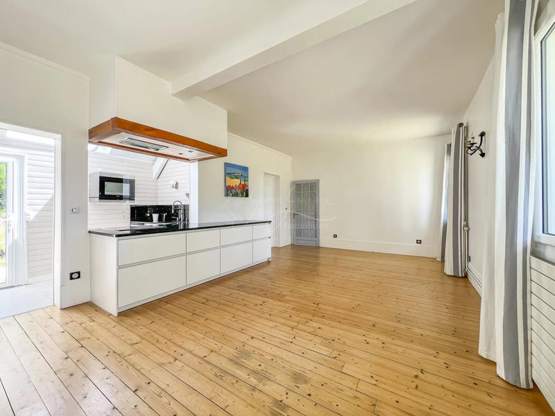 Maison - 180 m² - 8 pièces