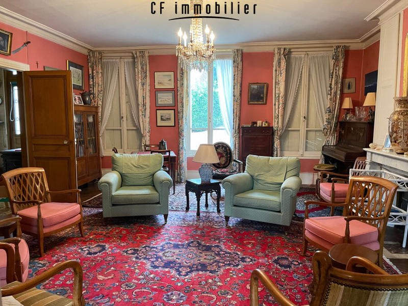 Maison - 316 m² - 10 pièces