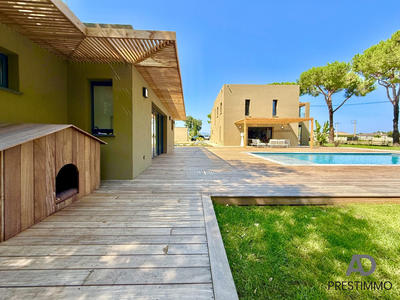 Villa - 250 m² - 6 pièces