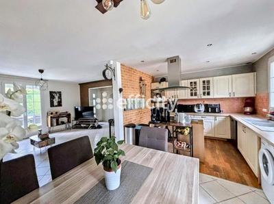 Maison - 121 m² - 7 pièces