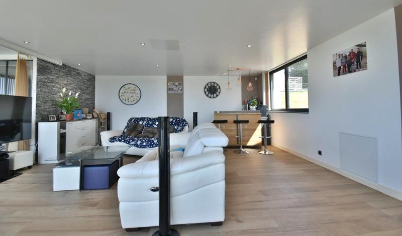 Maison contemporaine - 200 m² - 8 pièces