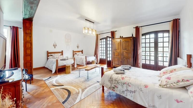 Maison - 450 m² - 12 pièces