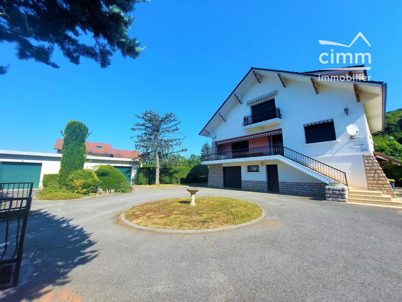 Maison - 285 m² - 8 pièces