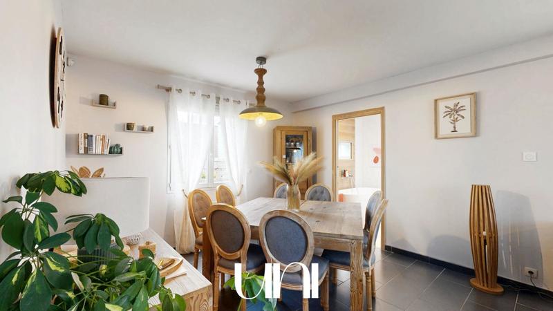 Maison - 210 m² - 6 pièces