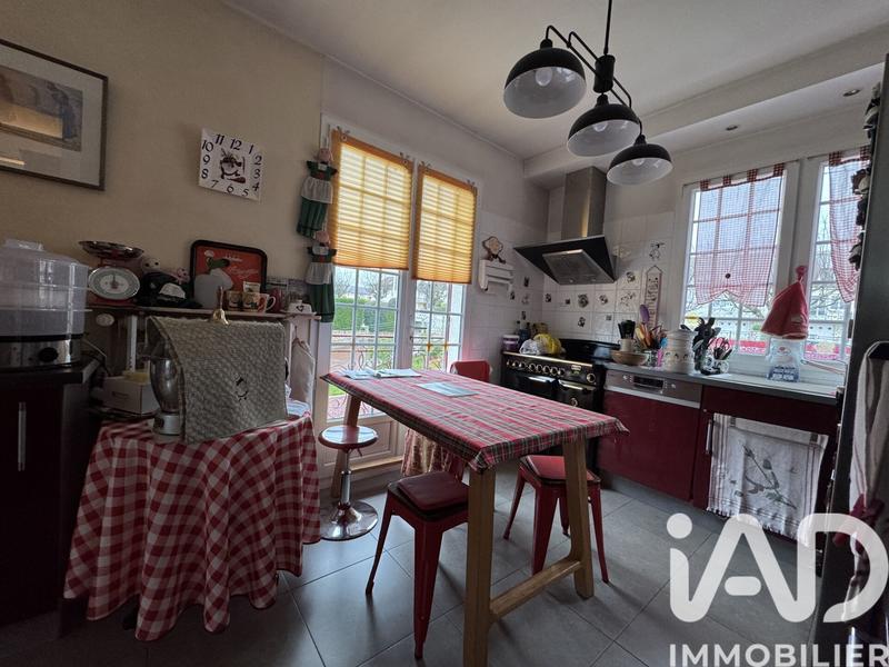 Maison - 241 m² - 10 pièces
