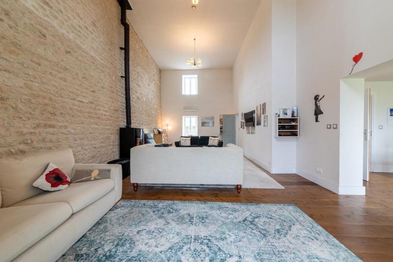 Propriété - 256 m² - 6 pièces