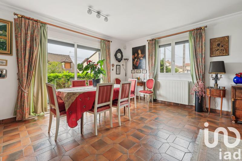 Maison - 230 m² - 9 pièces