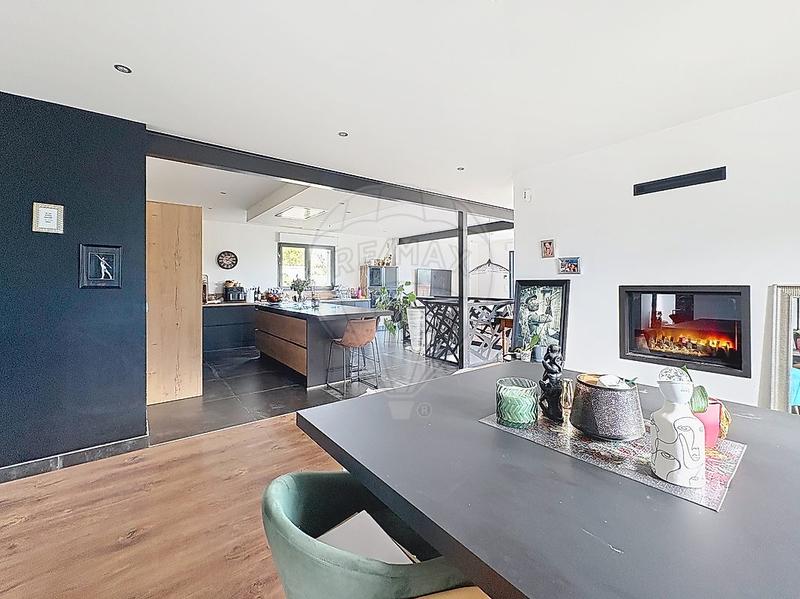 Maison - 207 m² - 7 pièces