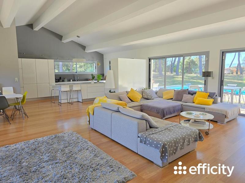 Maison - 232 m² - 7 pièces