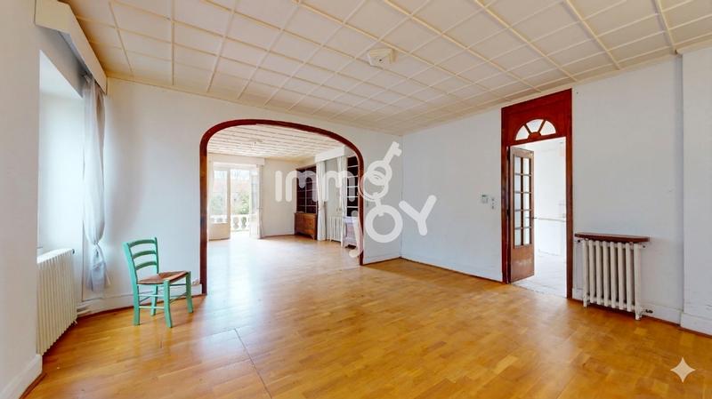 Maison - 214 m² - 7 pièces