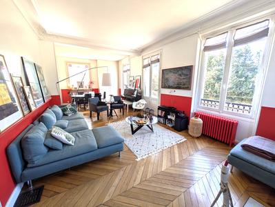 Maison - 205 m² - 9 pièces