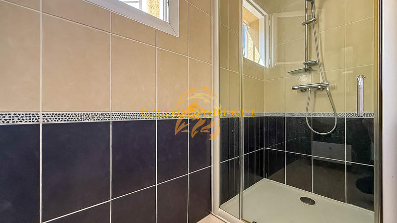 Maison - 193 m² - 5 pièces