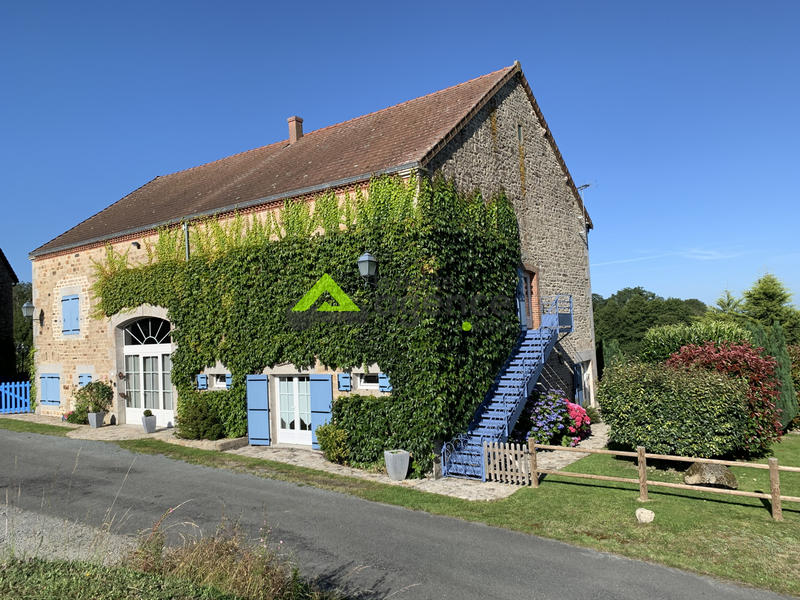 Maison - 270 m² - 11 pièces