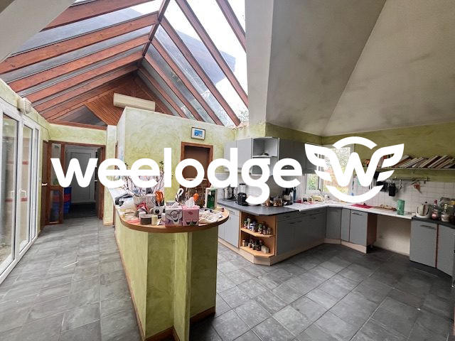 Maison - 320 m² - 12 pièces