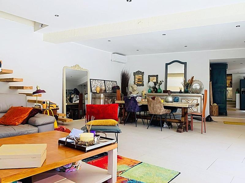 Maison - 467 m² - 13 pièces