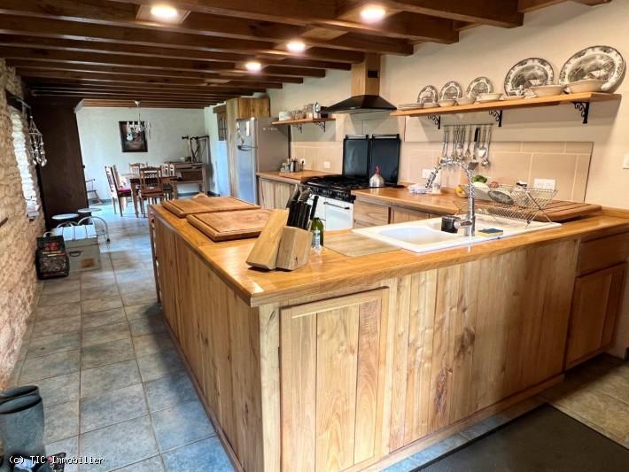 Maison - 270 m² - 11 pièces