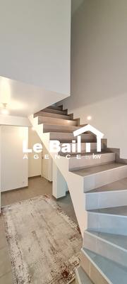 Maison - 228 m² - 8 pièces